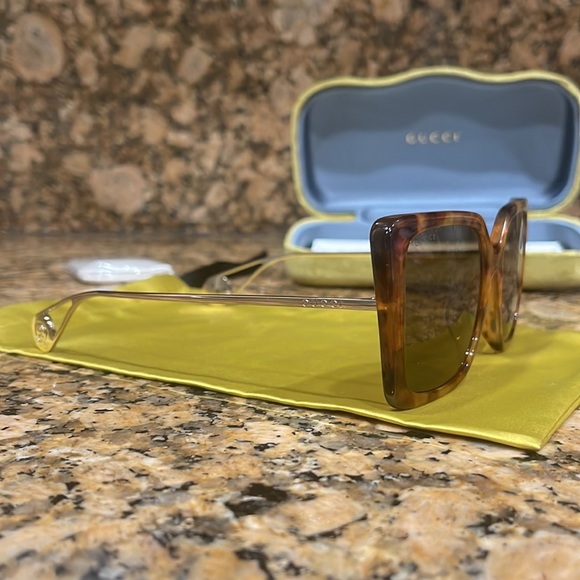 SOLD Gucci - Picture 14 of 16